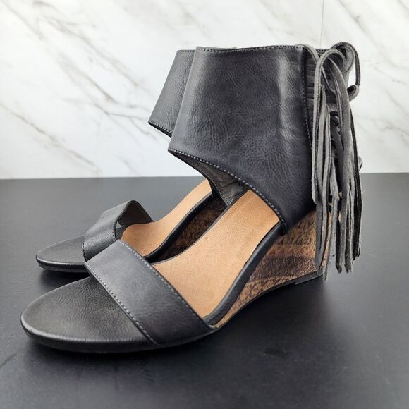 Rampage Black Wedges with Fringe Detail - Picture 3 of 8